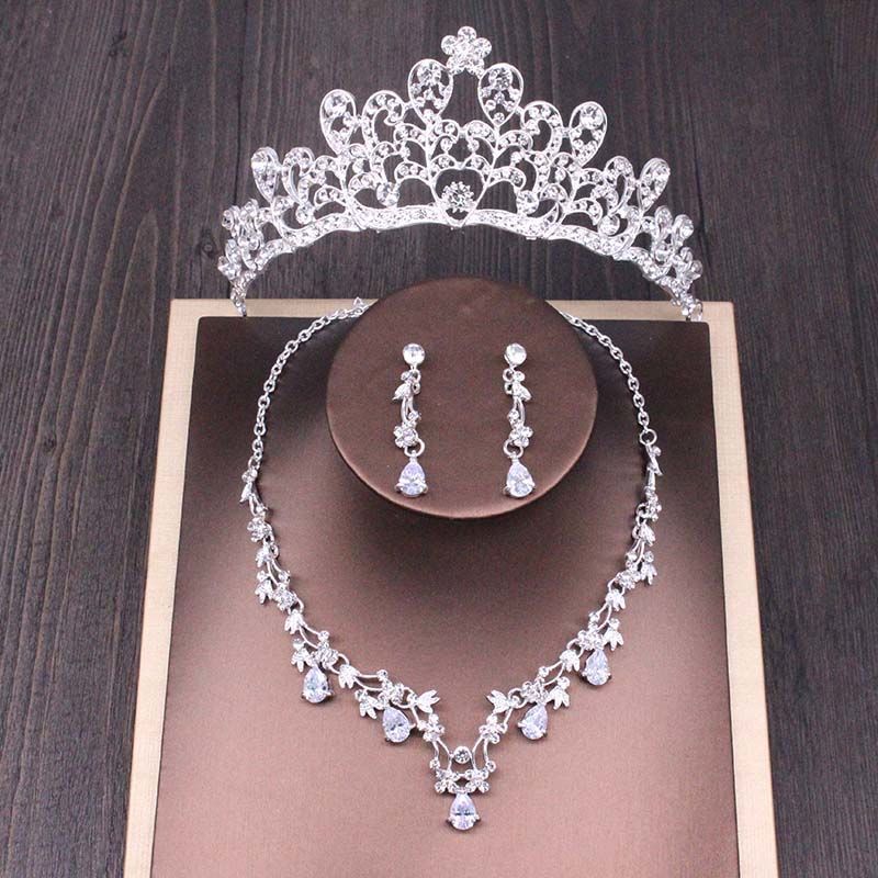 Conjunto de collar y corona de diamantes de imitación