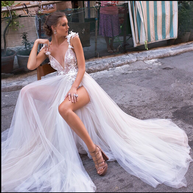 Vestido de novia ligero con espalda abierta