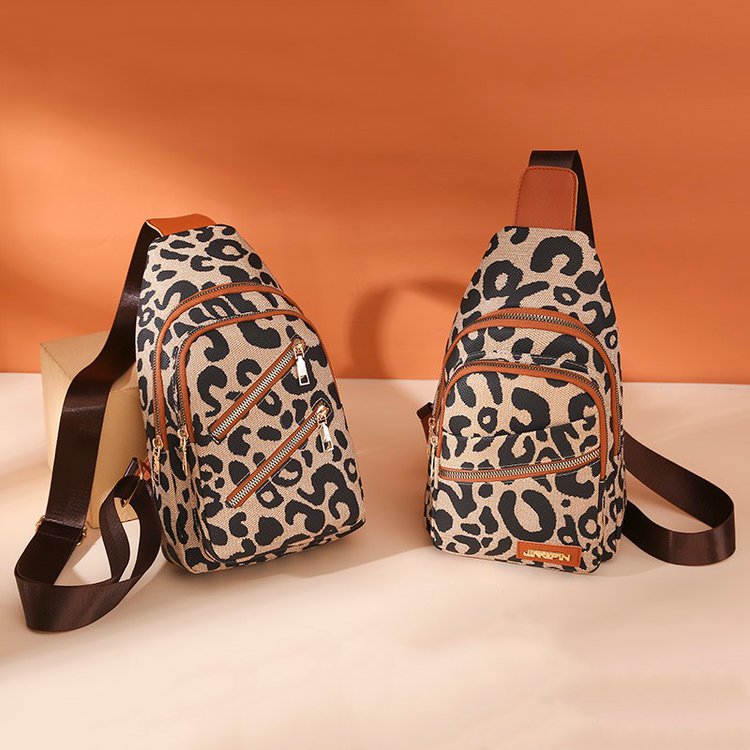 Bolso bandolera con estampado de leopardo