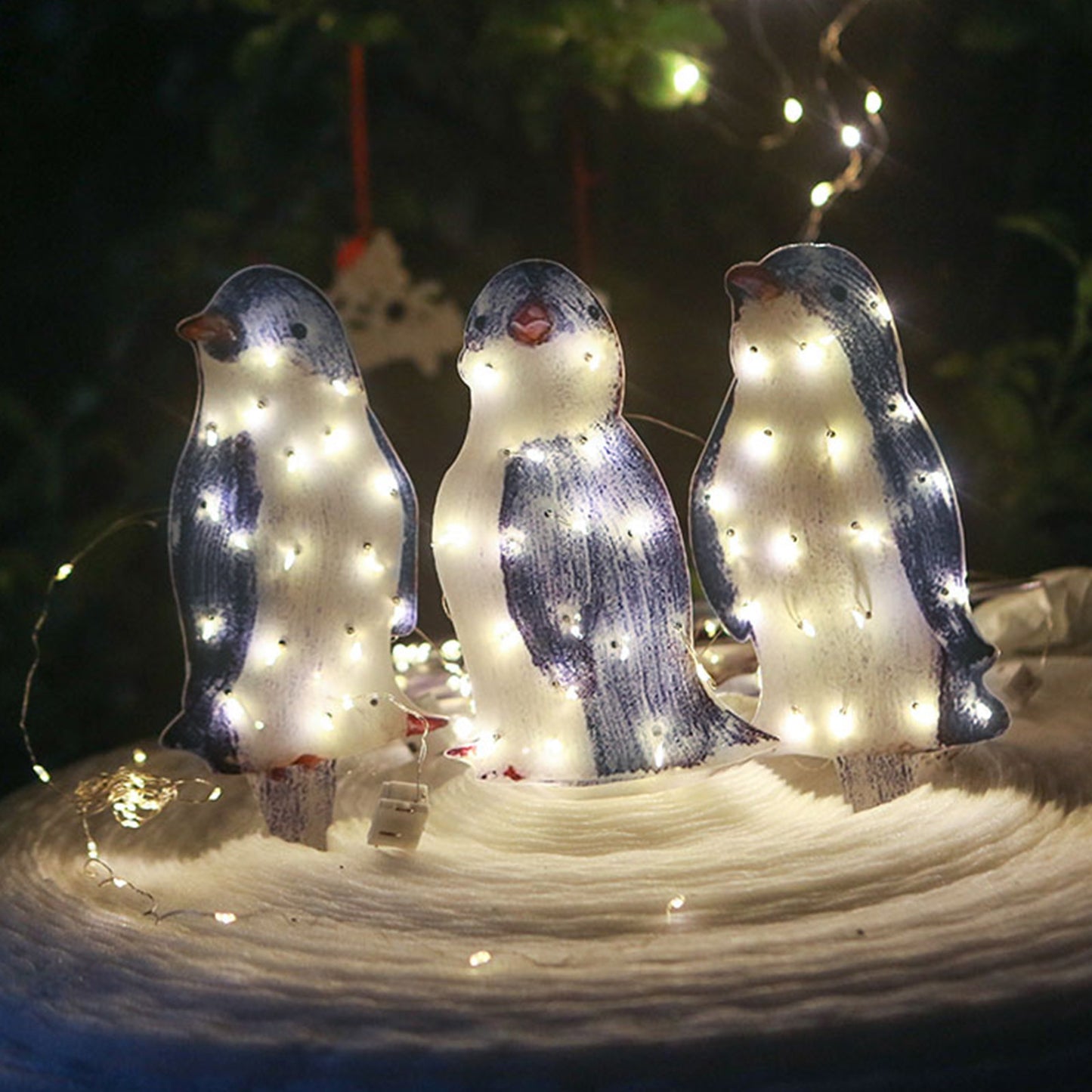 Adorno navideño acrílico con forma de pingüino resplandeciente