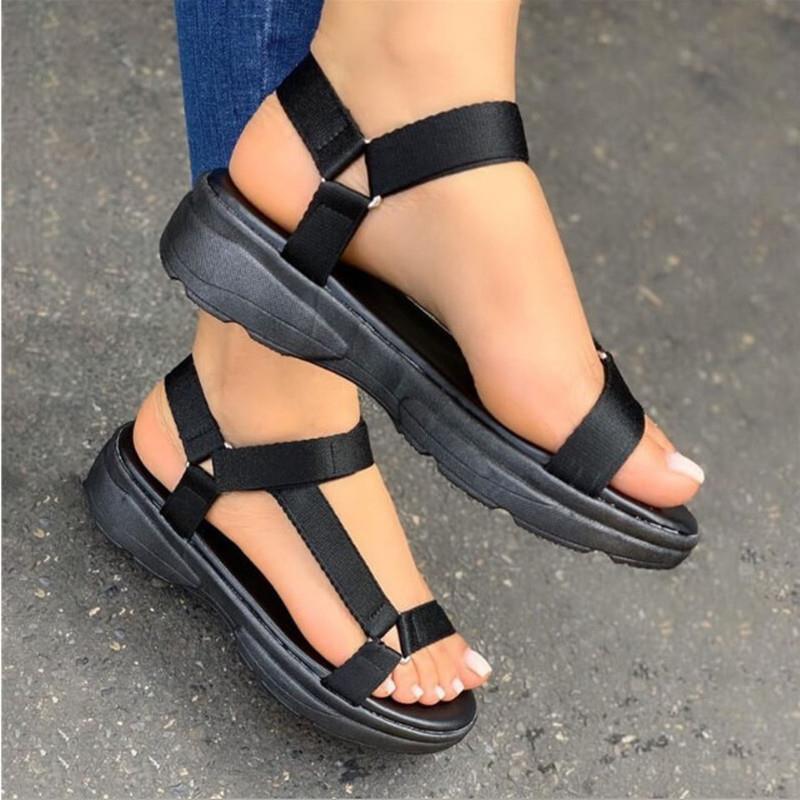 Sandalias planas con velcro