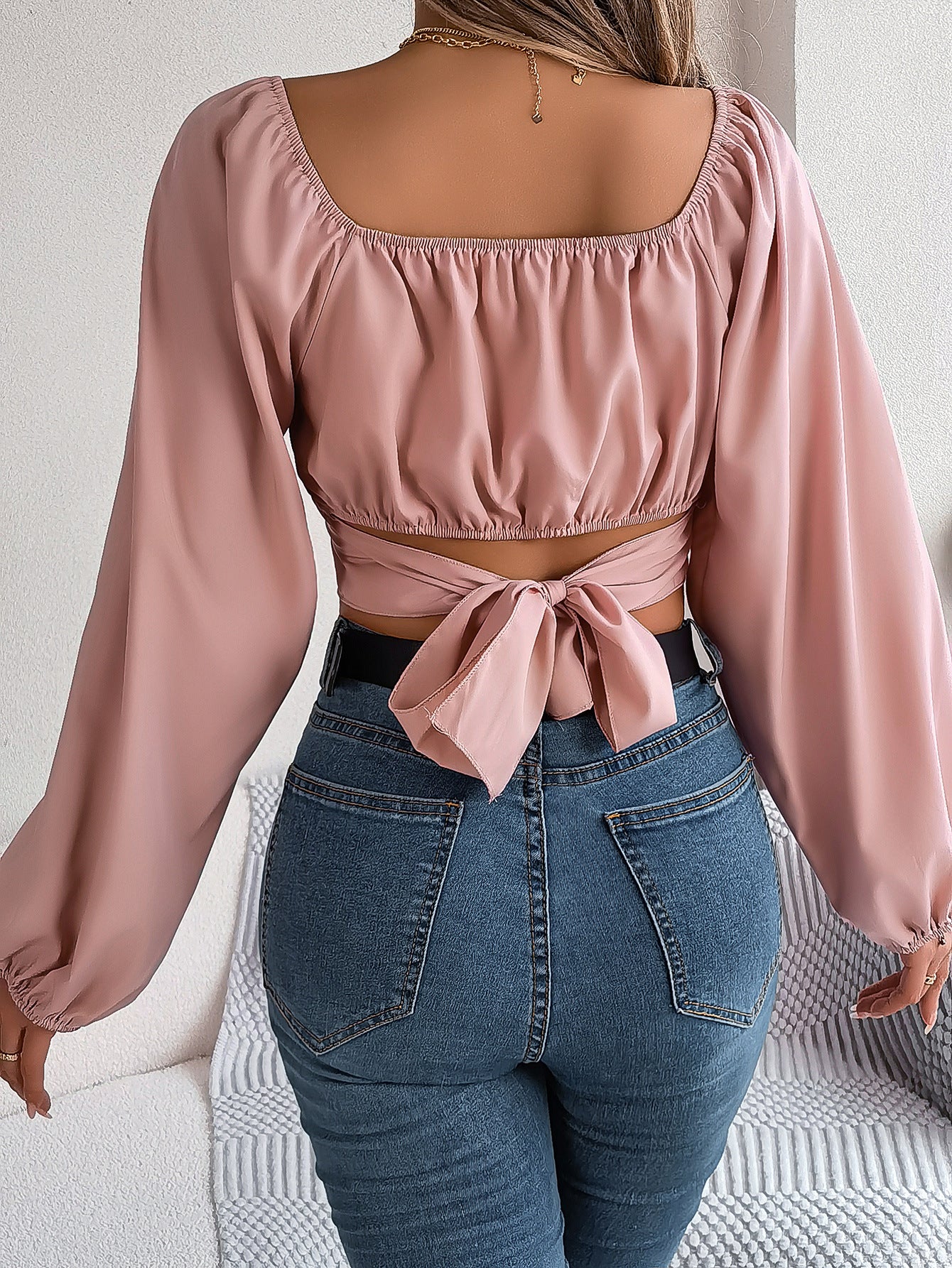 Blusa con mangas acampanadas