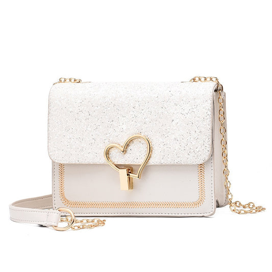 Bolso de cadena con detalle de corazón