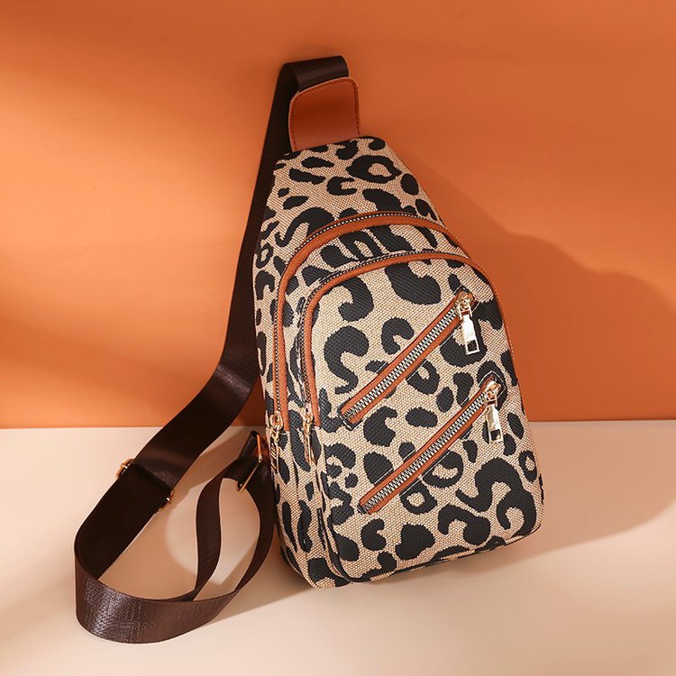 Bolso bandolera con estampado de leopardo