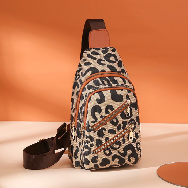 Bolso bandolera con estampado de leopardo